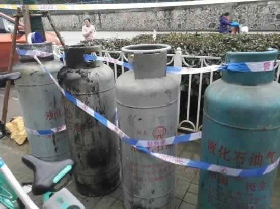 合肥青陽路一主題餐廳煤氣罐爆燃