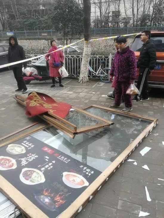 合肥青陽路一主題餐廳煤氣罐爆燃